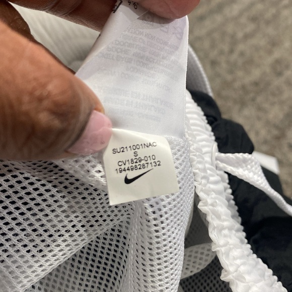 Nike throwback men’s Athletic Shorts with Swoosh sz small black white cv1829-010 - Picture 10 of 10